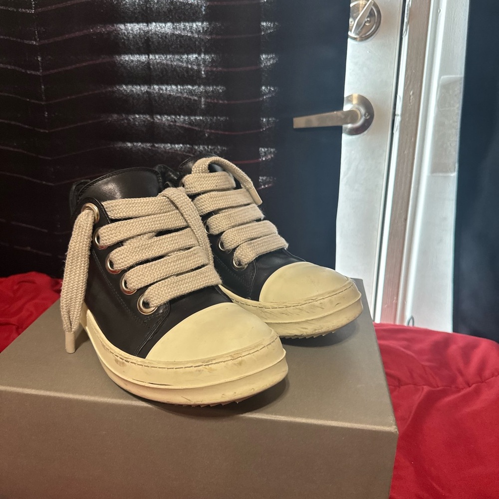 Rick owen ramones
jumbo lace
worn